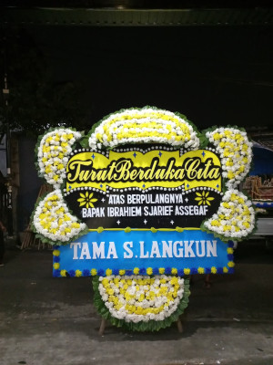 Papan Bunga Duka di Taratak Padang Kampuang
